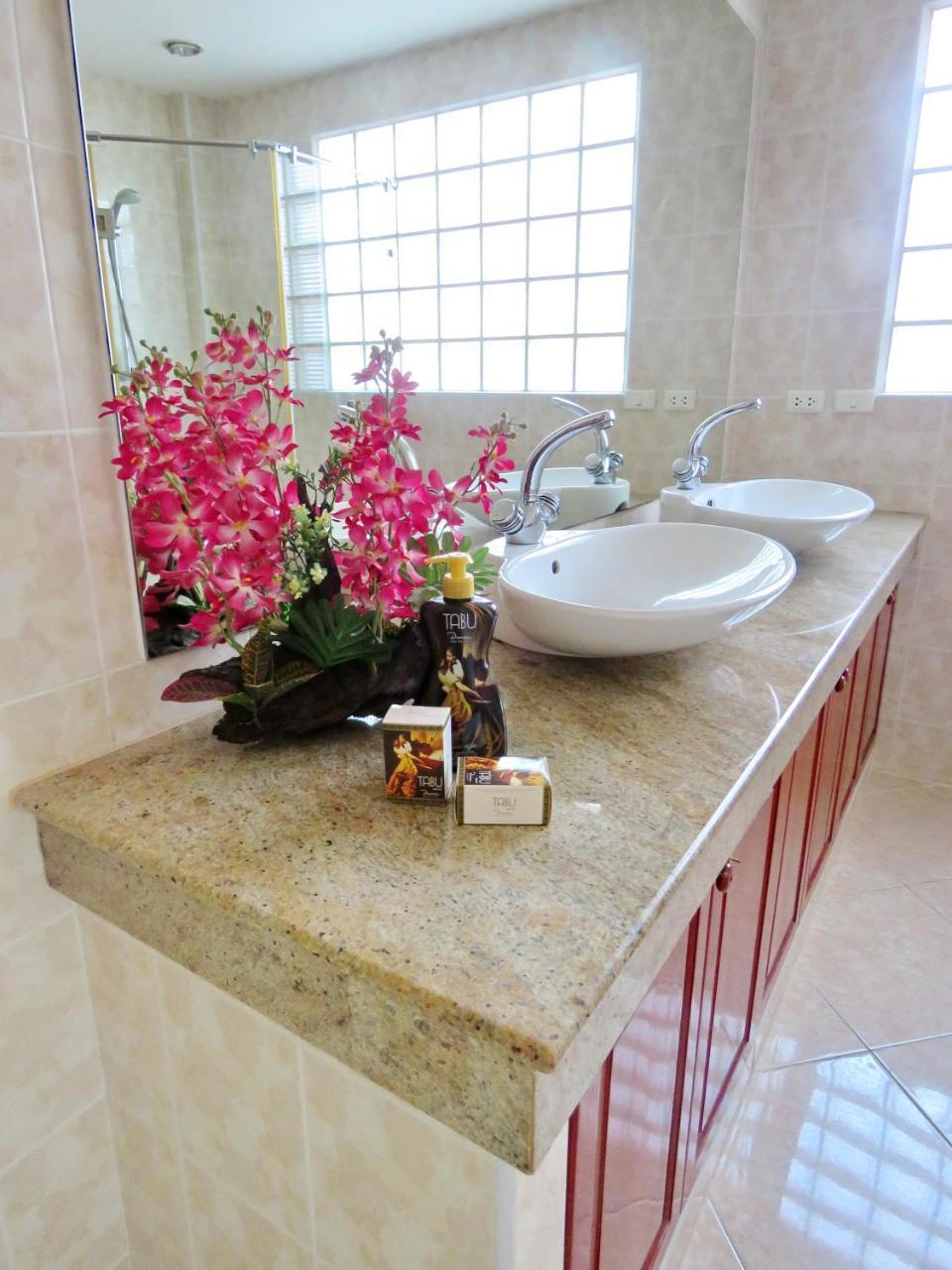 Butterfly Garden Boutique Residences Large Luxury Apts And Villas A Lifetsyle Destination By Neang, Everything You Need All Right Here 1-3 Bedrooms 110 To 190 Sq Mtrs, 2 Full Bathrooms, Rain Shower, Spa Bath, Bbq, Free Wifi, Staff 24-7, Close To Beac Pattaya Eksteriør billede